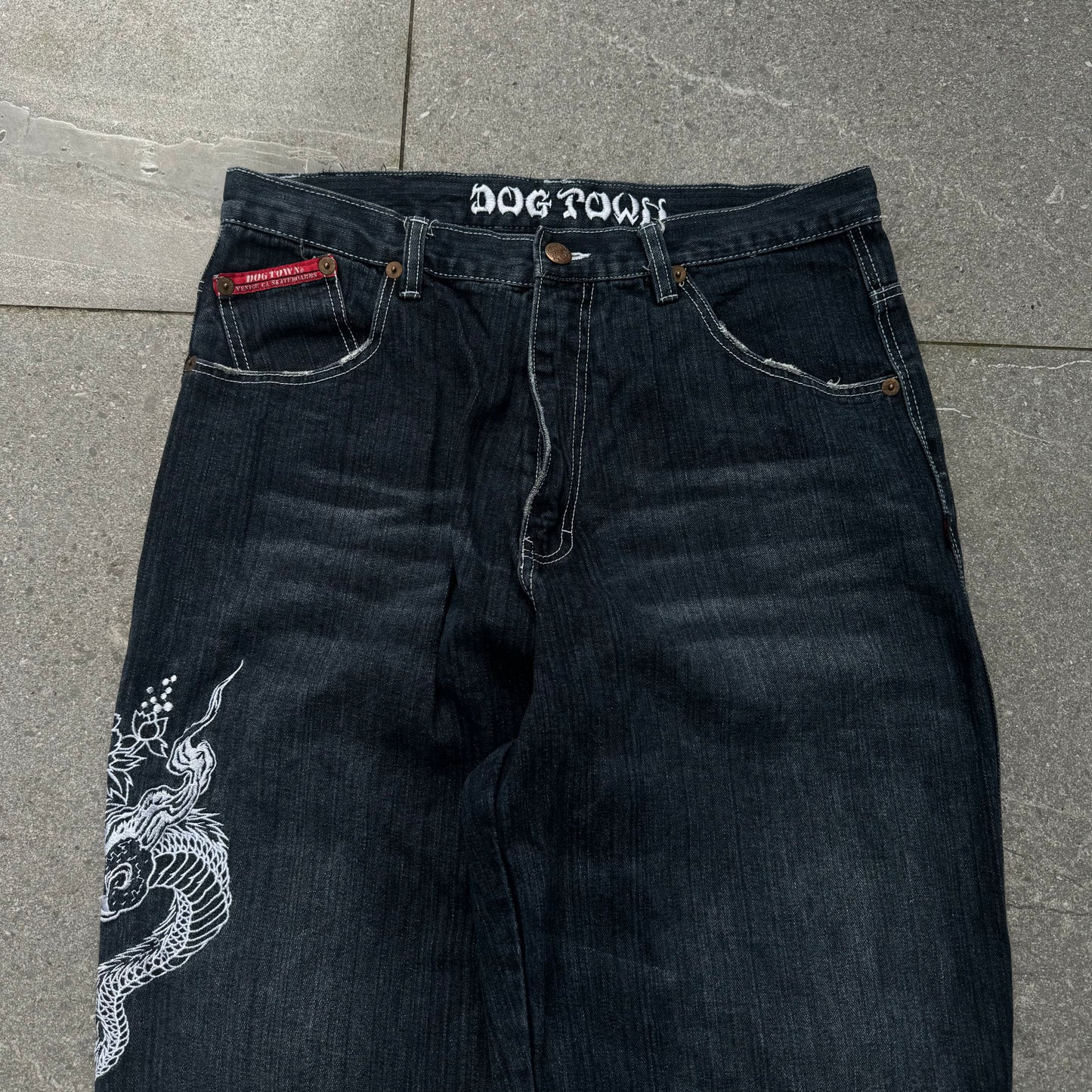 GRAIL DOGTOWNS - 36x32”