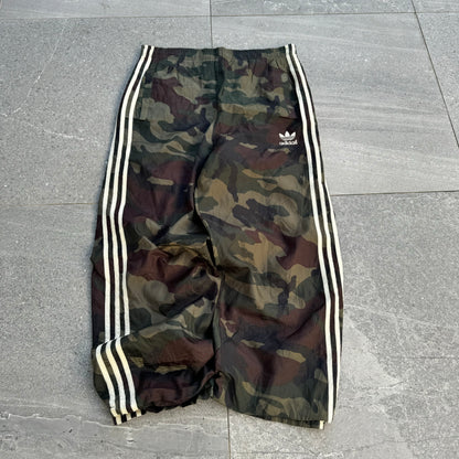 insanely rare camo adidas sweats - L