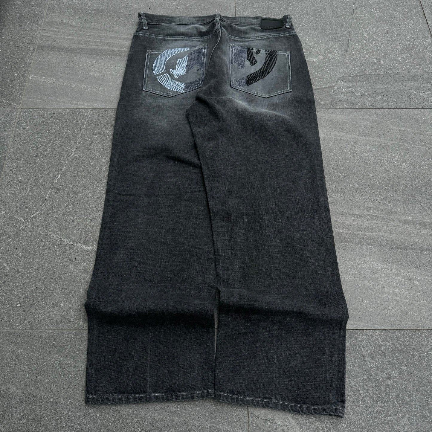 ecko embroidered jeans - 37x32”