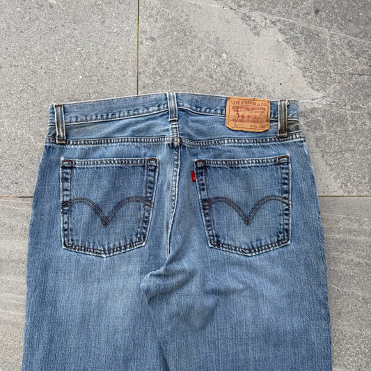 levi’s 527 bootcuts rlly the best shit ever. 36x30”