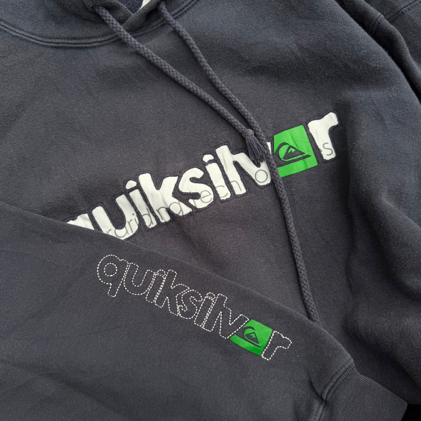 beautiful quiksilver navy hoodie 🫧 - M