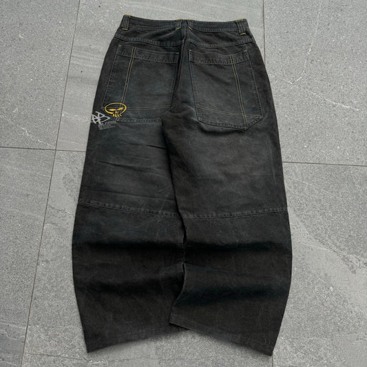 i have never ever seen any pair of BILLABONG jeans this beautiful. 32x29”