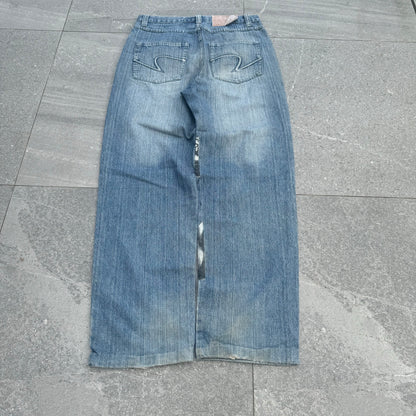 lot29 bugs bunny jeans - 32x32”