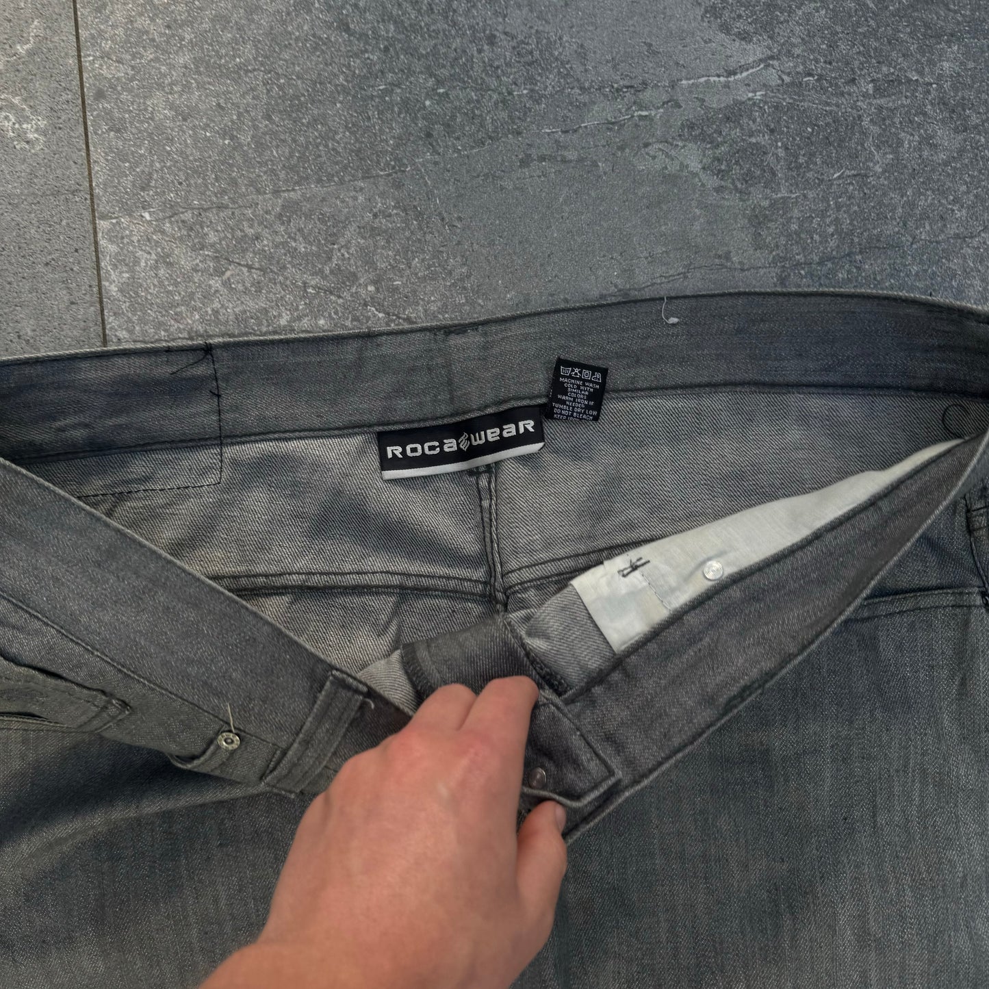 huge rocawears - 44x34”