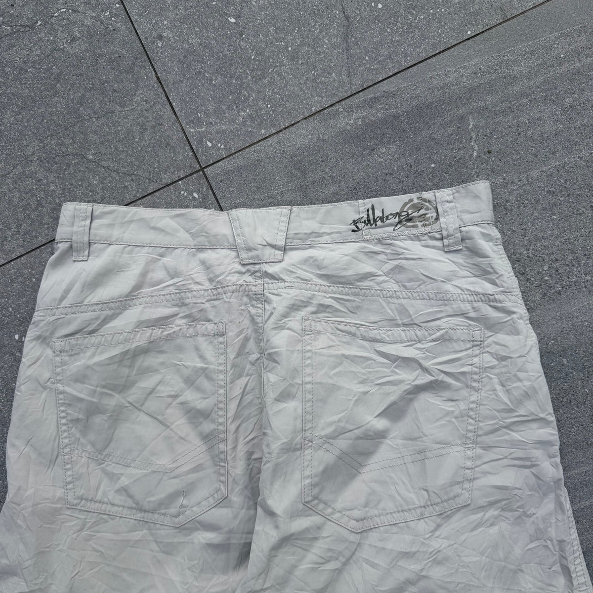 holy fuckkk 3/4 spec billabong shorts - 33”