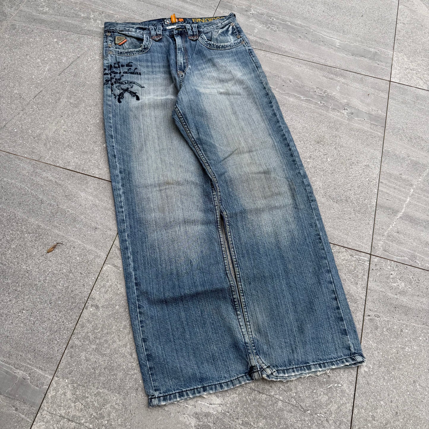 PEAAAAAK akademiks - 32x30”