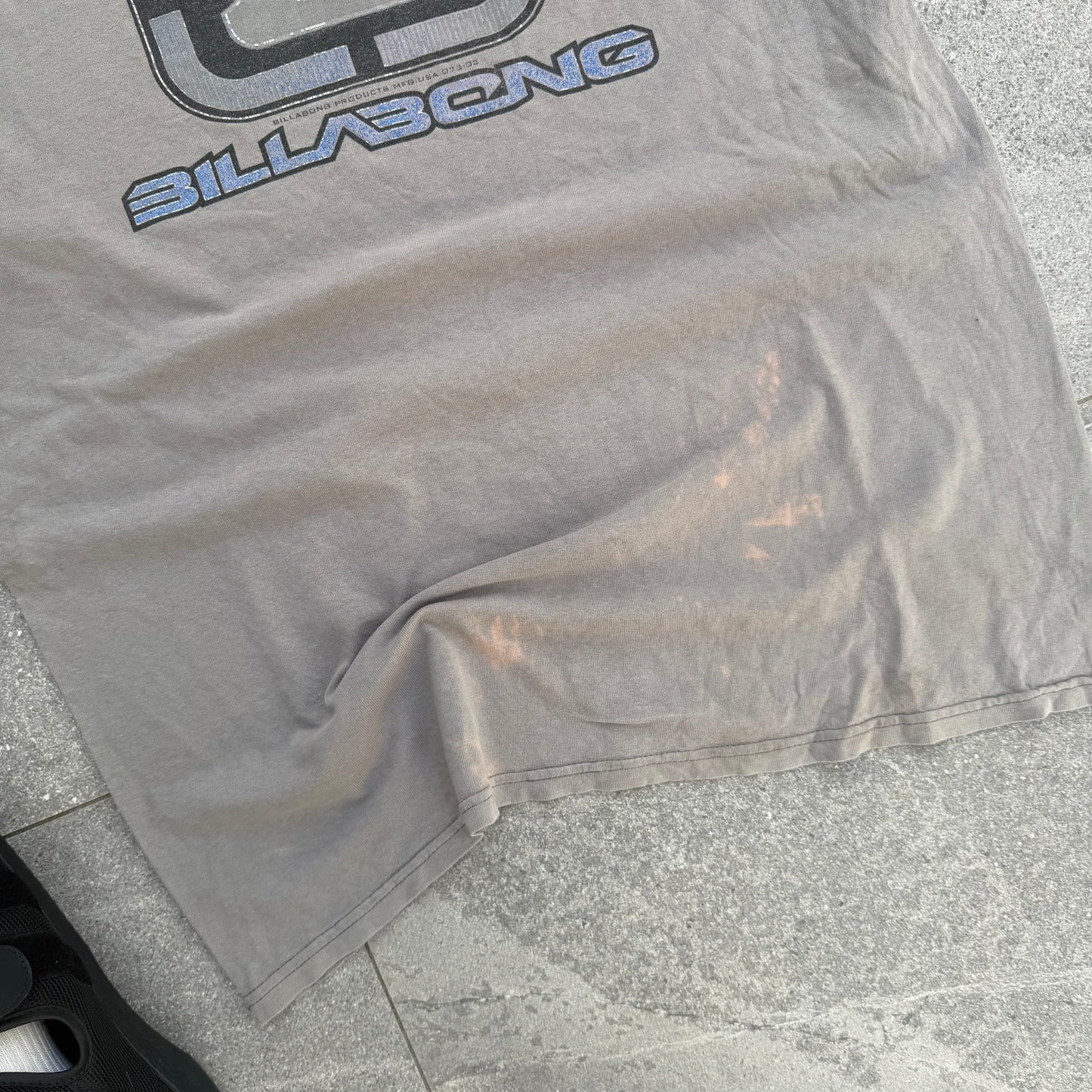 absolutely bonkers thrashed billabong tee - L