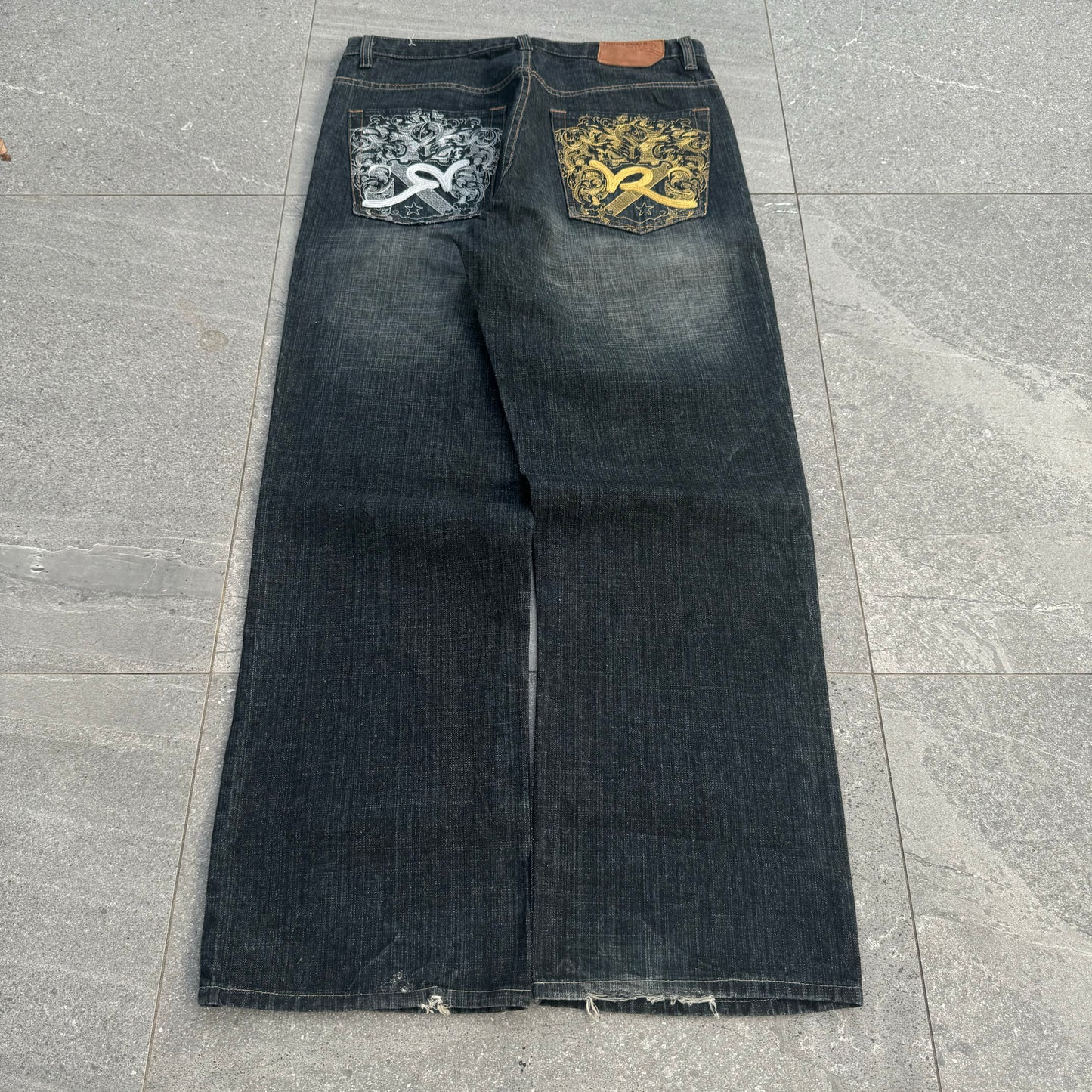 most beautiful rocawear jeans - 36x33”