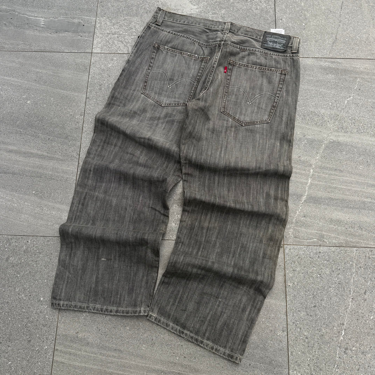 levi’s 569 loose straight - 37x30”