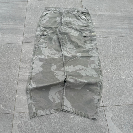 wrangler camos - 34x32”