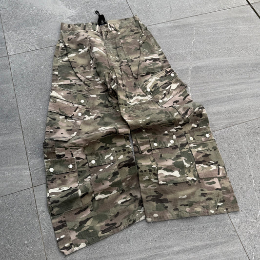 holy fuck 😭 insanely baggy camos 30x28”