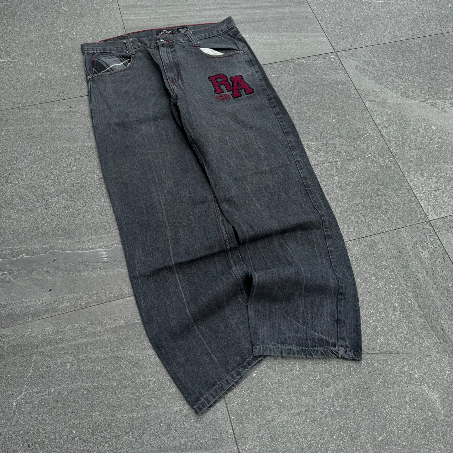 red ape plaid pockets - 36x32”