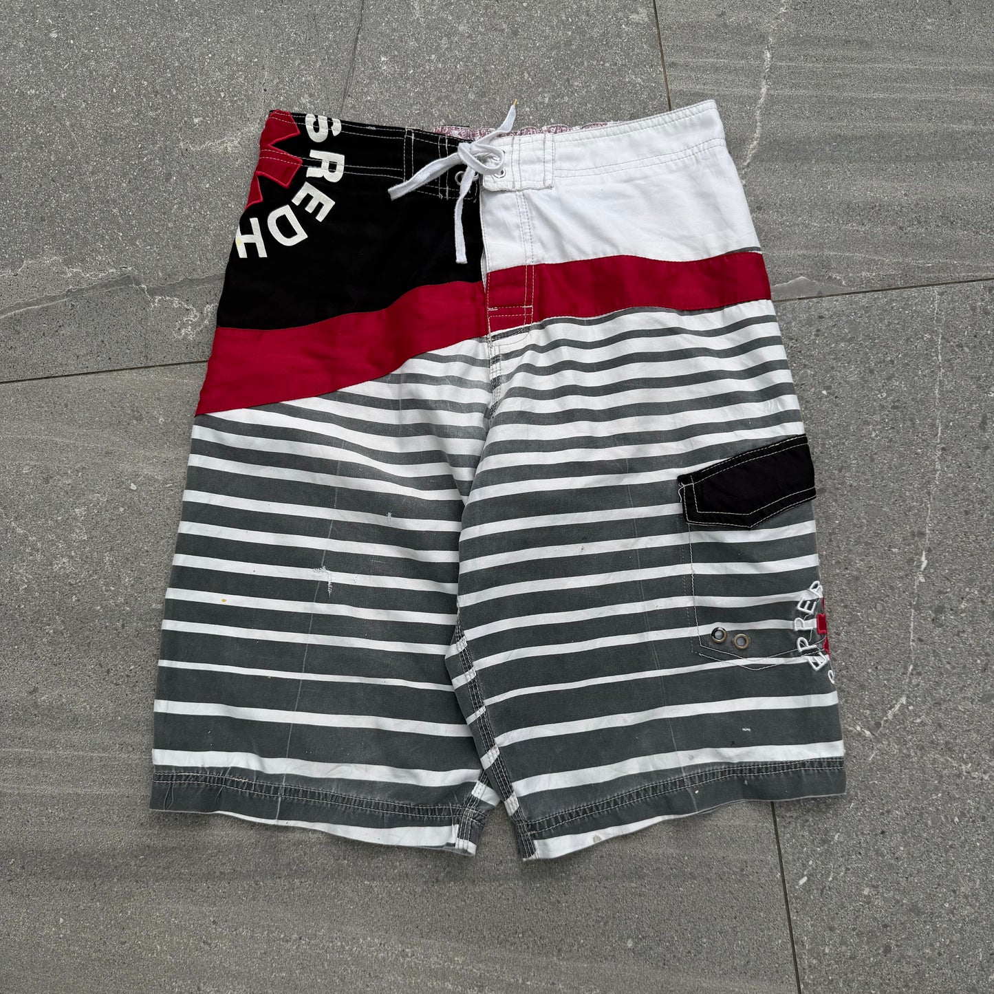rare billabong x chilli peppers boardies - 31”