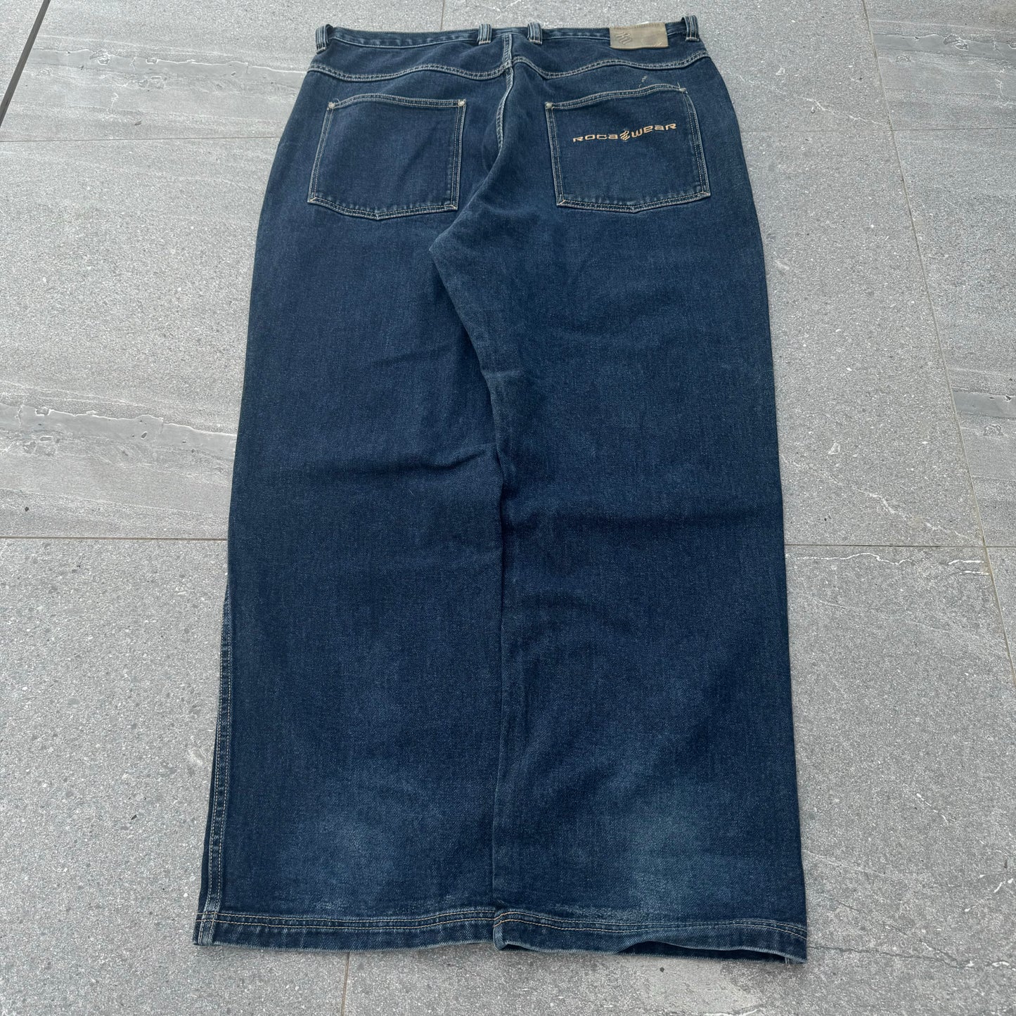 rocawear jeans - 40x33”