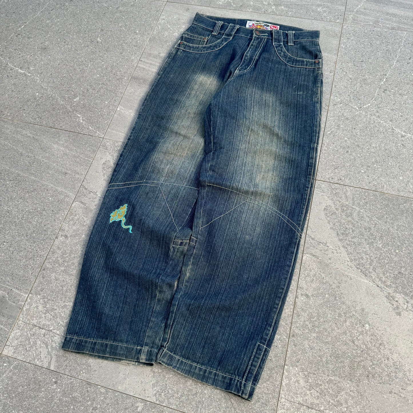 grail ecko dragons - 33x31”