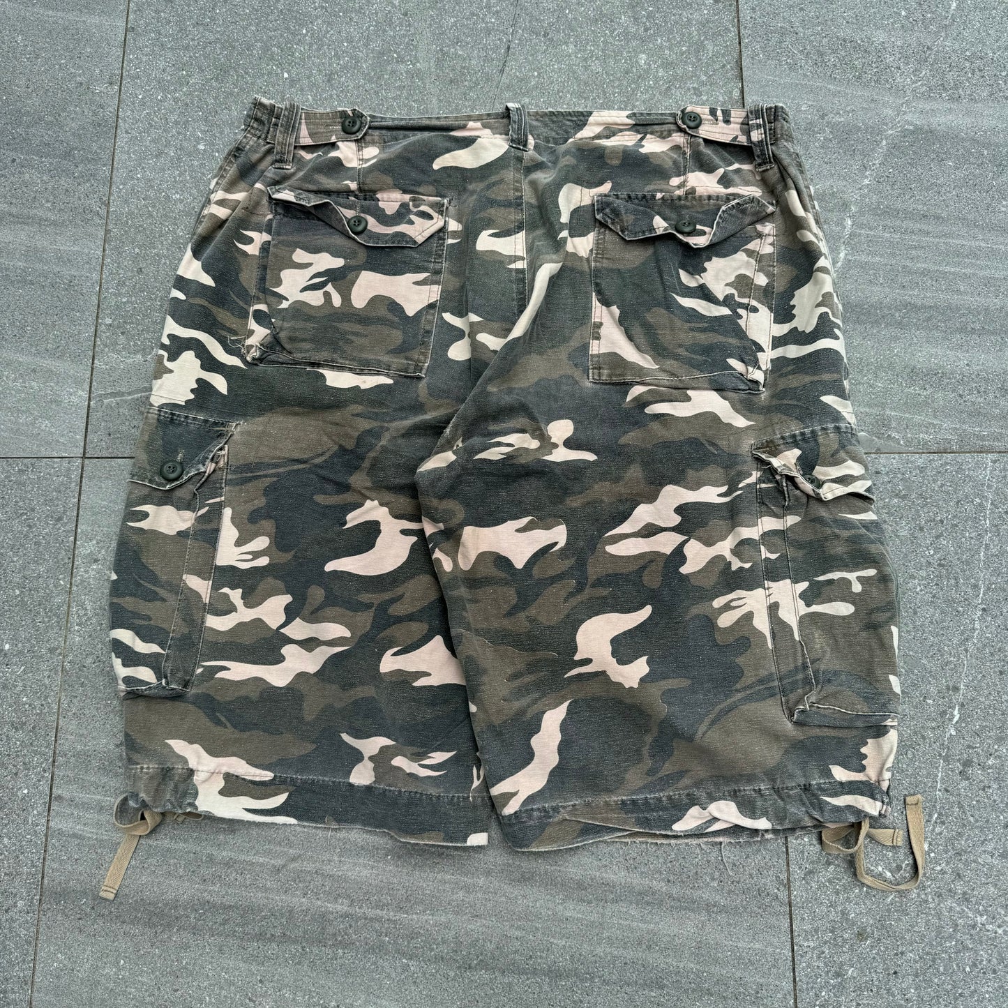 insane camo shorts - 40”