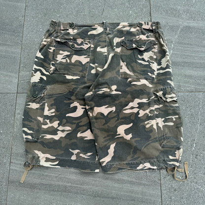insane camo shorts - 40”