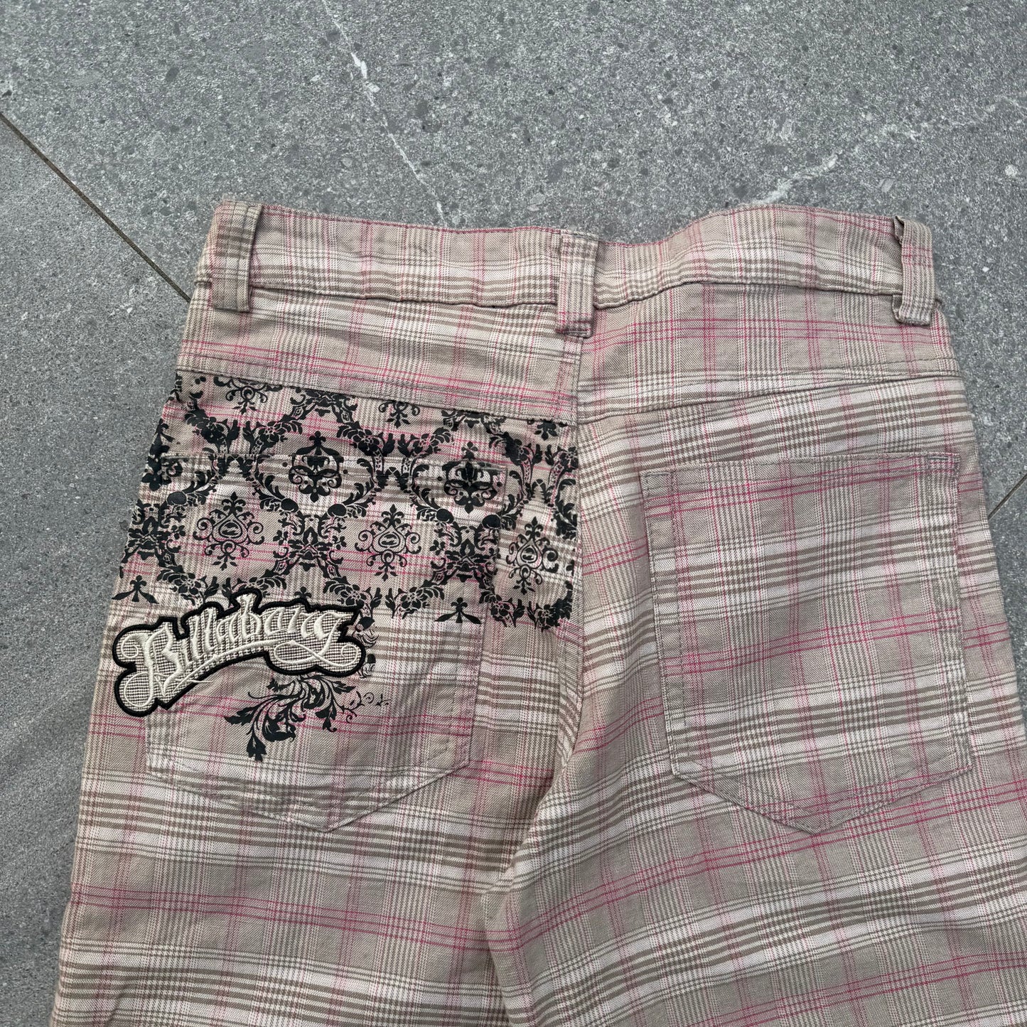 deadstock 2000s billabong plaids - 30”