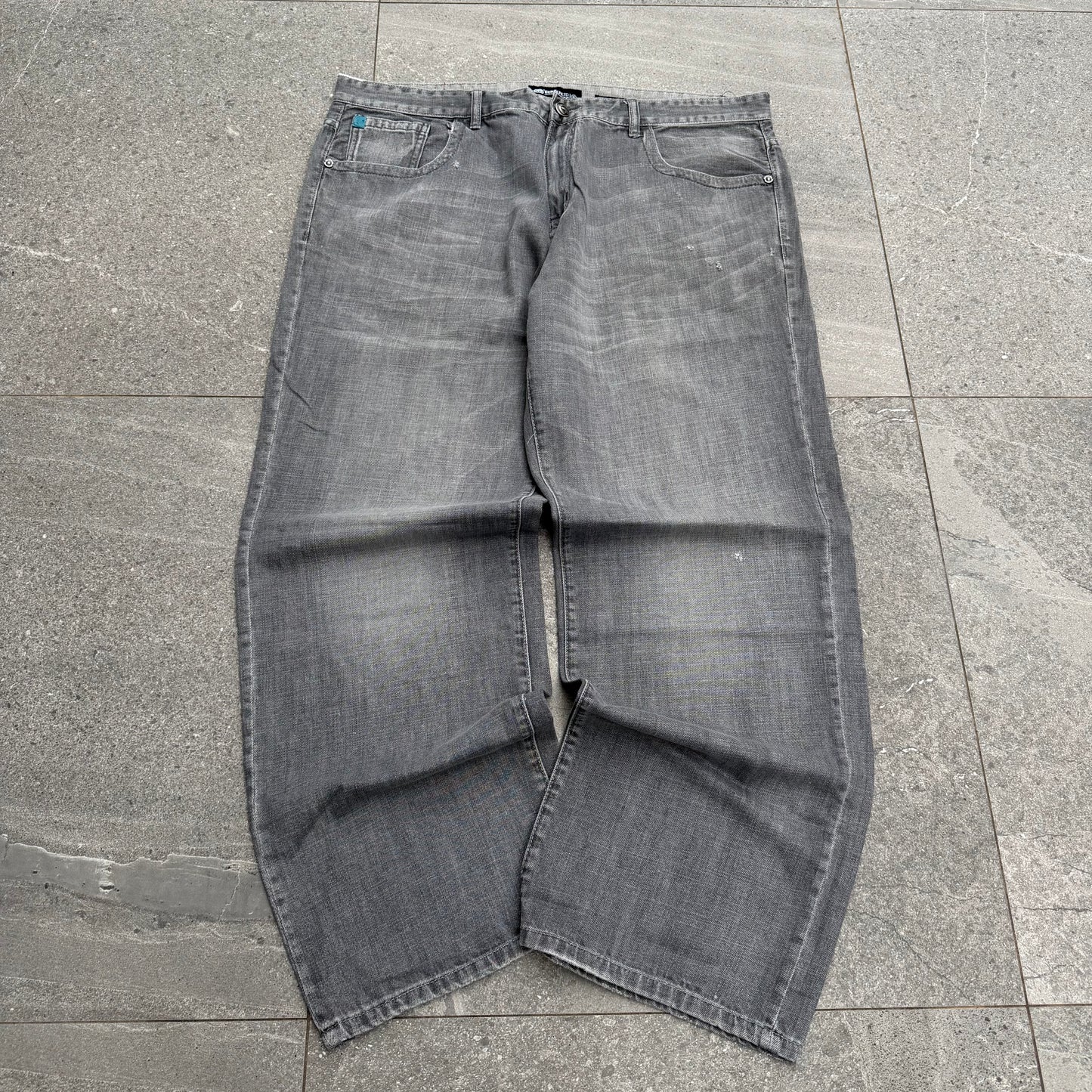 ecko concrete fades - 42x32”