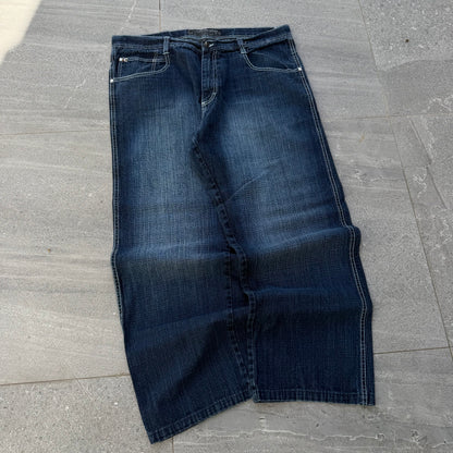 dark wash southpoles 🤤 - 40x31”