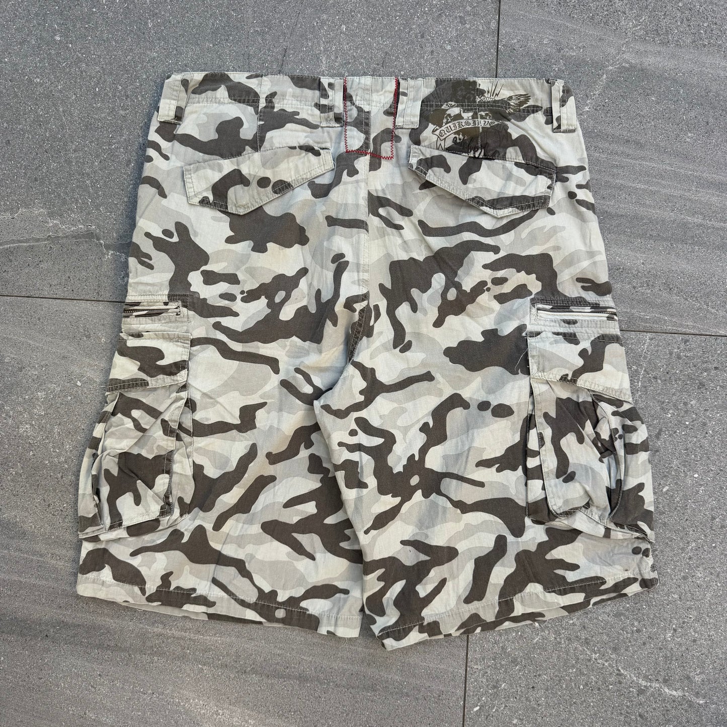 floooooded below knee fitting quiksilver camos - 36”