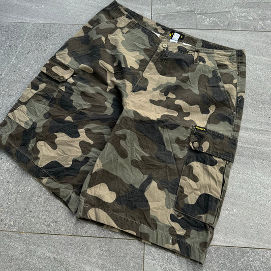stanley camo shorts - 38”