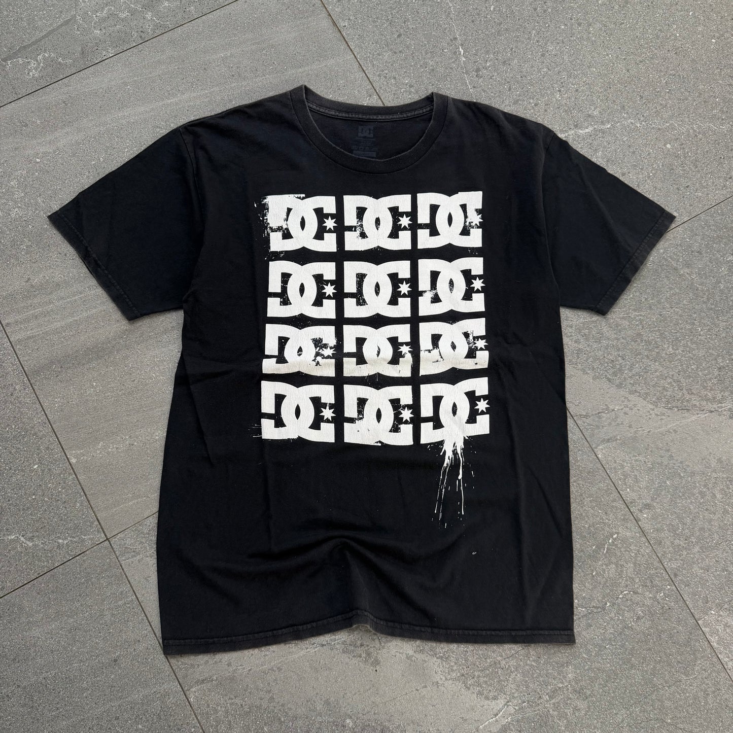 perfectly faded DC tee 🤌 - L