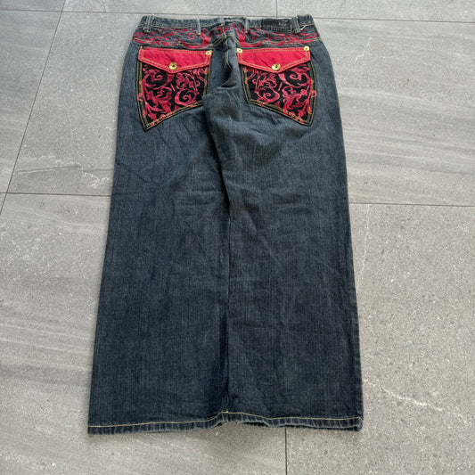 clench back hits - 37x31”