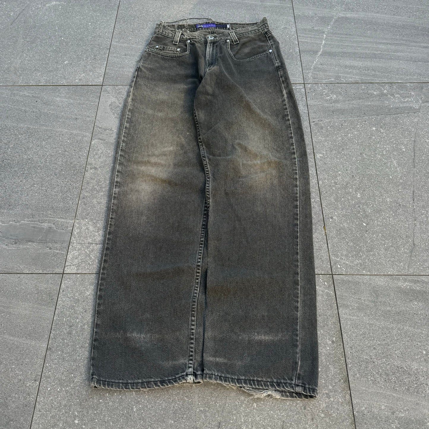 thrashed silvertabs - 30x33”