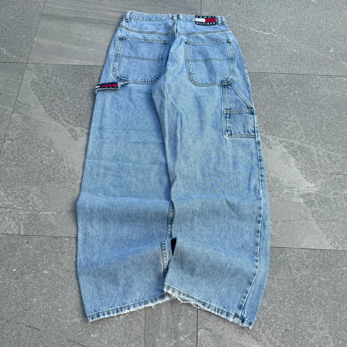 tommy classics - 30x30”