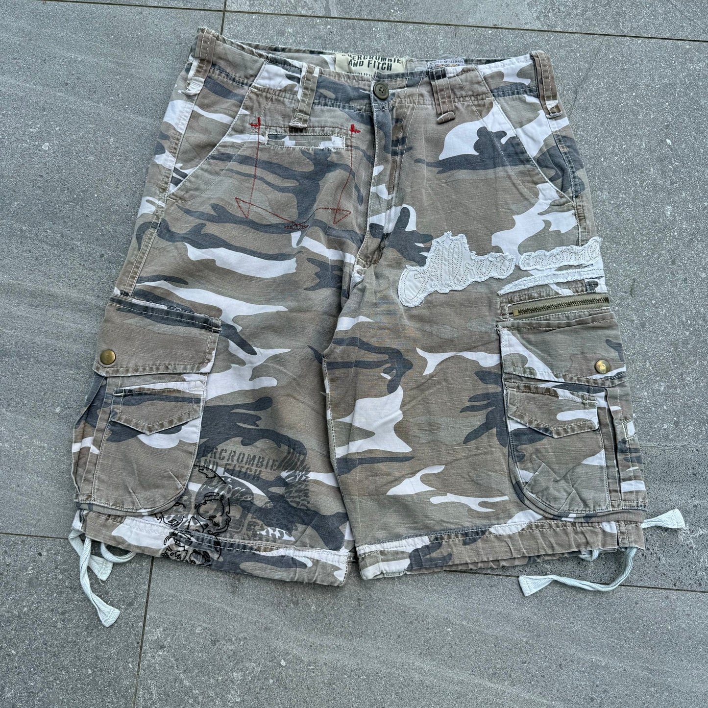abercrombie&fitch camo shorts - 31”