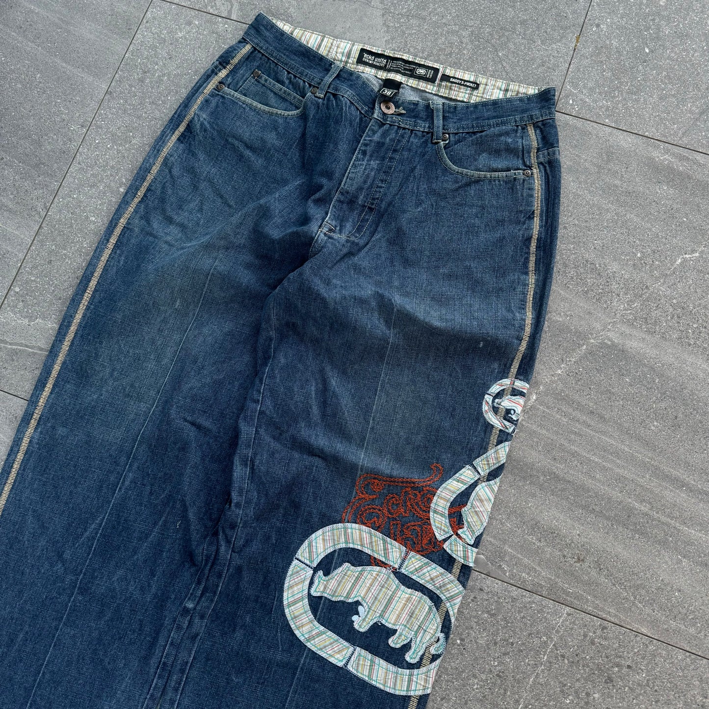 crayzzzz ecko hits - 36x32”