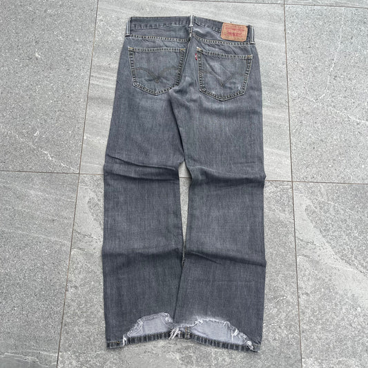 dark bootcuts are always so goated. 527 levi bootcuts 31x31”
