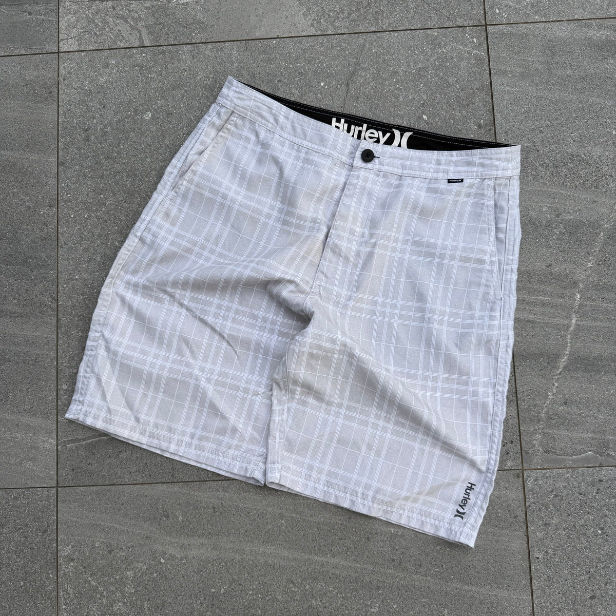hurley quick dry shorts - 32”