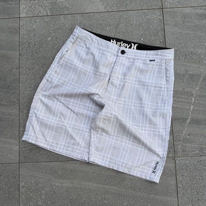 hurley quick dry shorts - 32”