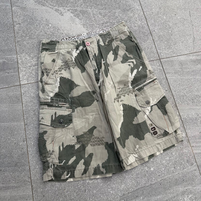 quiksilver camo shorts - 31”
