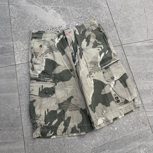 quiksilver camo shorts - 31”