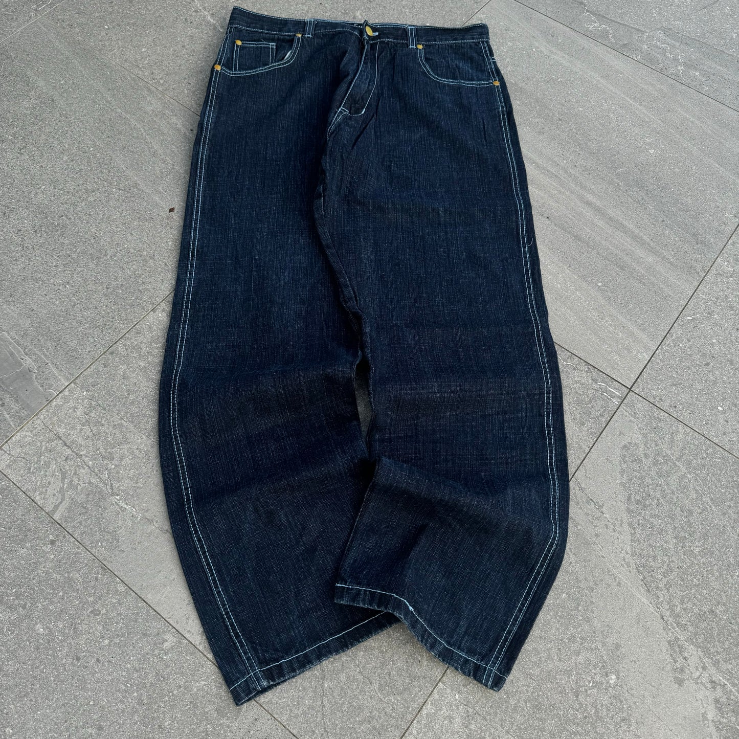 clean ubug jeans - 38x34”
