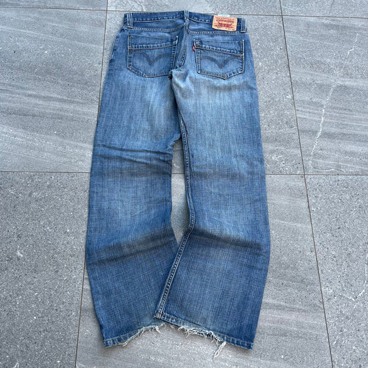 levi 527 bootcut engineered pockets  - 32x32”
