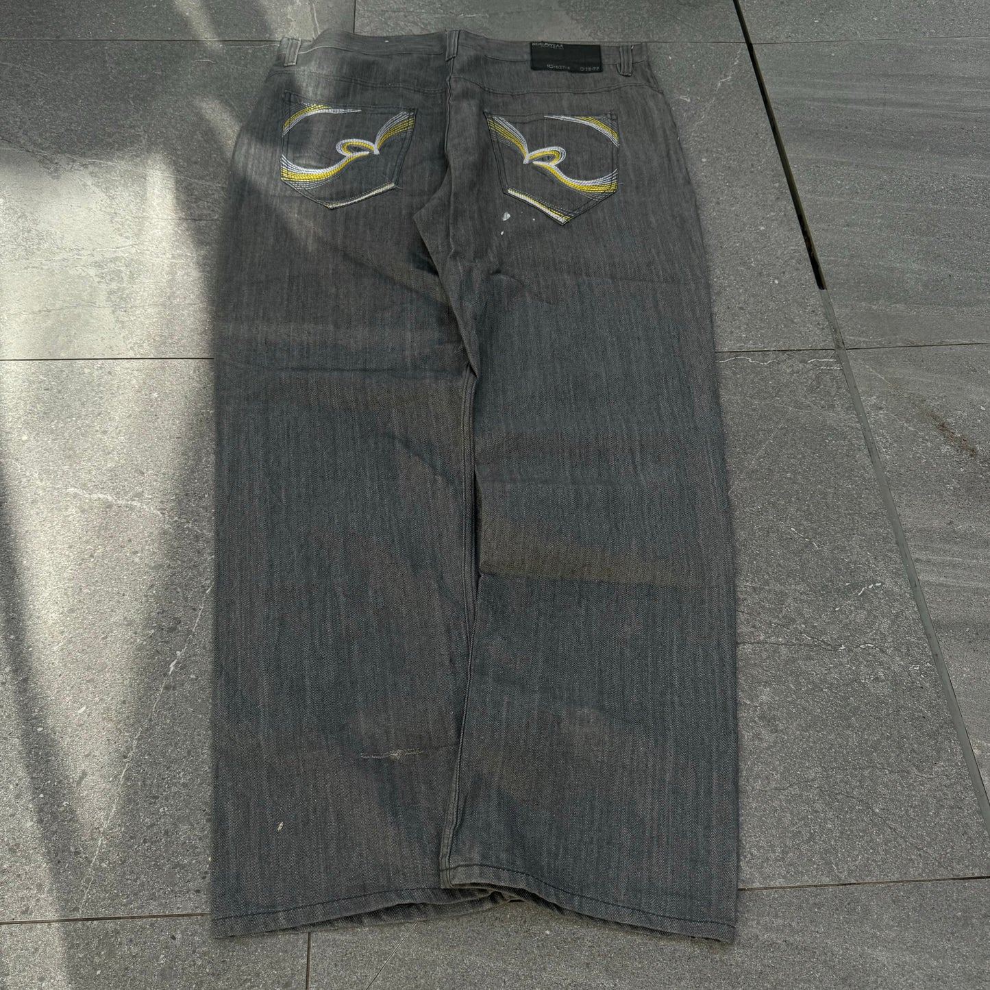 huge rocawears - 44x34”