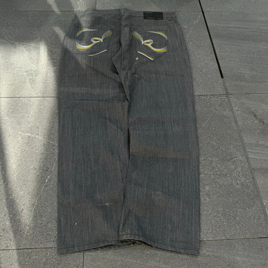 huge rocawears - 44x34”