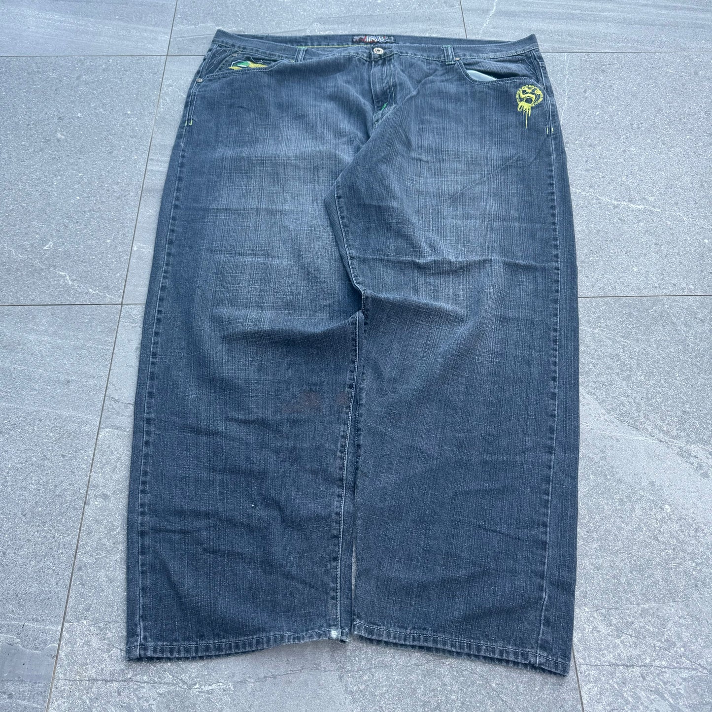 HUGEEEE jinzu jeans - 56x33”