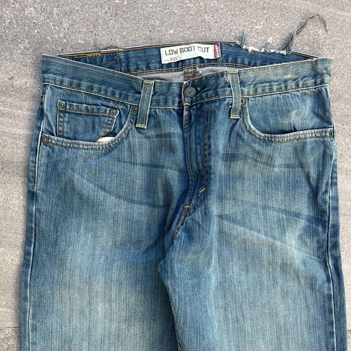 levi 527 low bootcut faders  - 32x34”