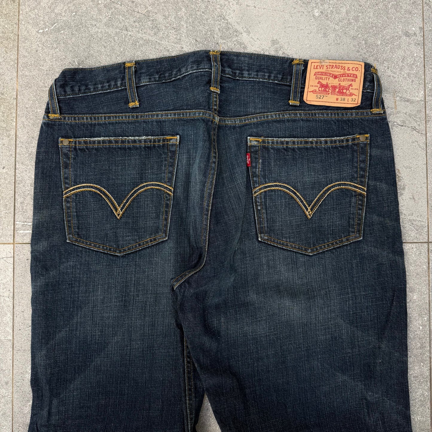 gorgeous deep wash levi 527 bootcuts - 38x32”