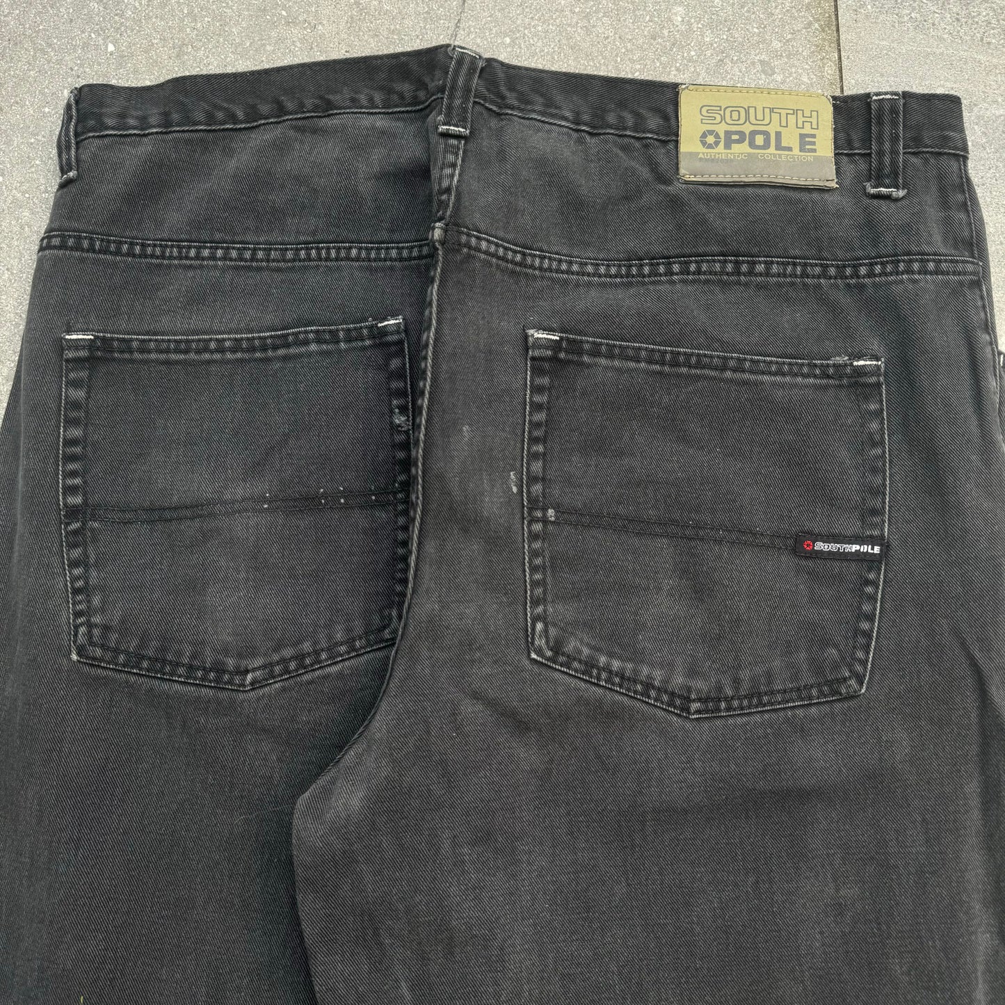 fattest black southpoles - 42x32”