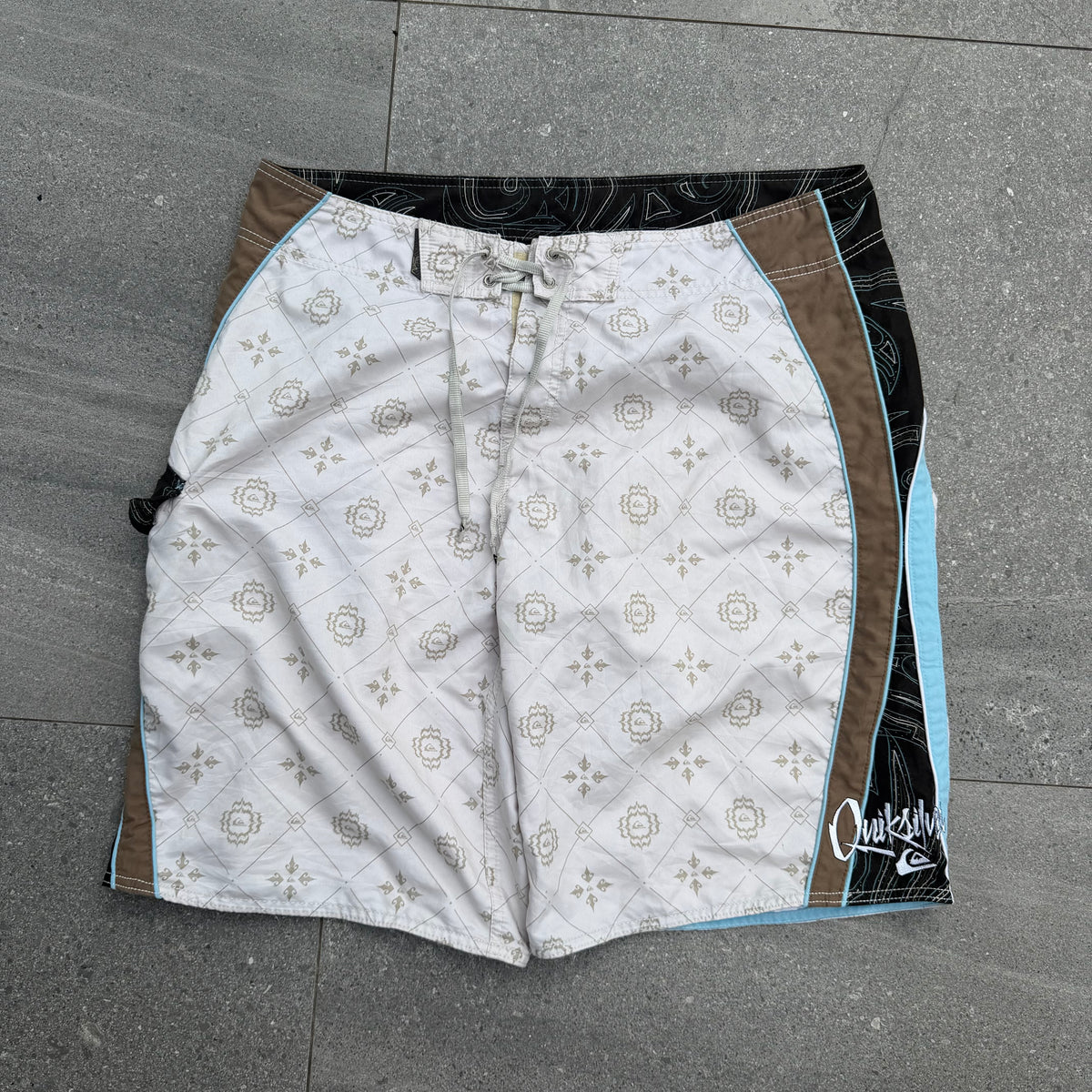 quiksilver paisley panelled boardies - 38”