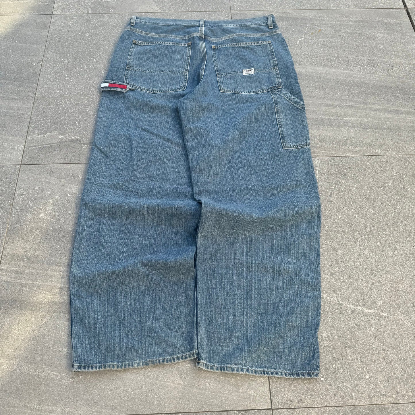 tommy jeans - 36x32”