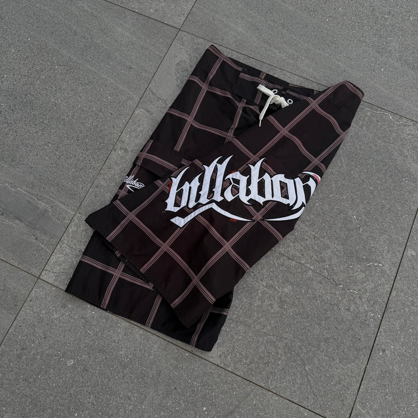 insanely rare. billabong plaid hits 🍫 32"