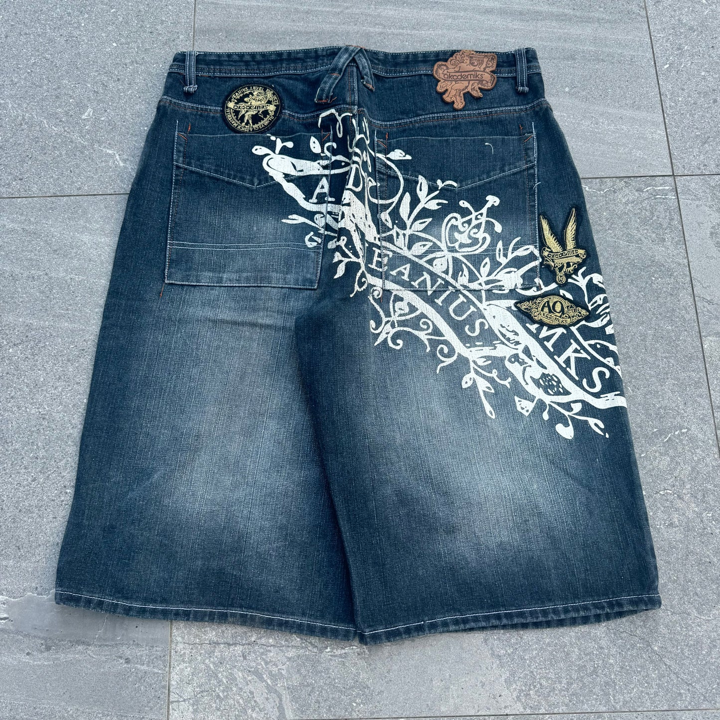 akademiks jorts - 38x14.5”