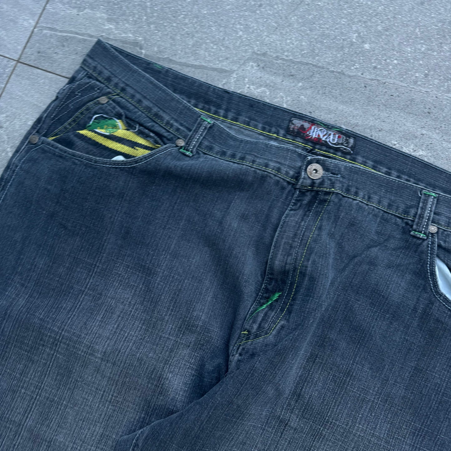 HUGEEEE jinzu jeans - 56x33”